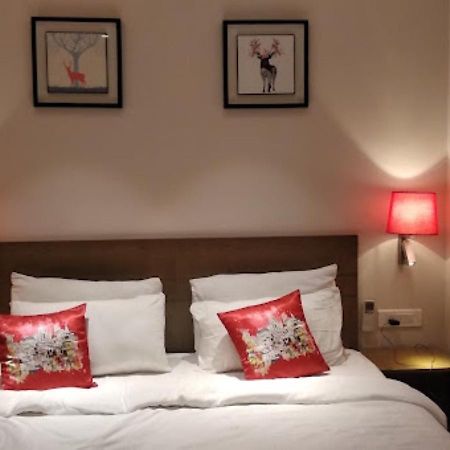 Hotel Le Lotus Grand Kakarmatha Exterior photo
