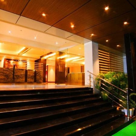 Hotel Le Lotus Grand Kakarmatha Exterior photo