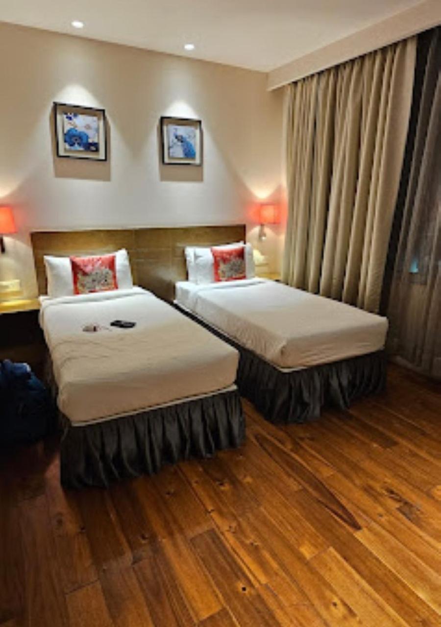 Hotel Le Lotus Grand Kakarmatha Exterior photo