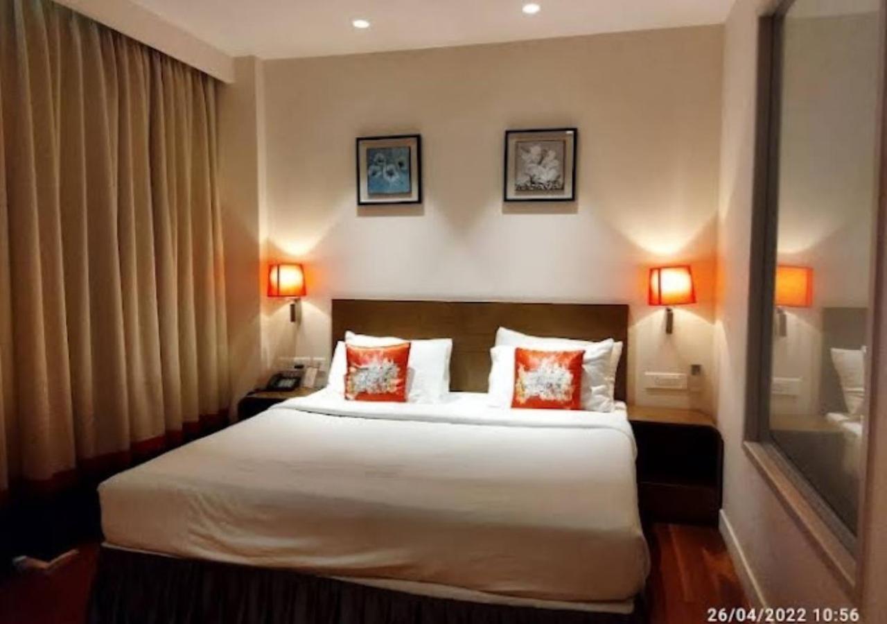 Hotel Le Lotus Grand Kakarmatha Exterior photo