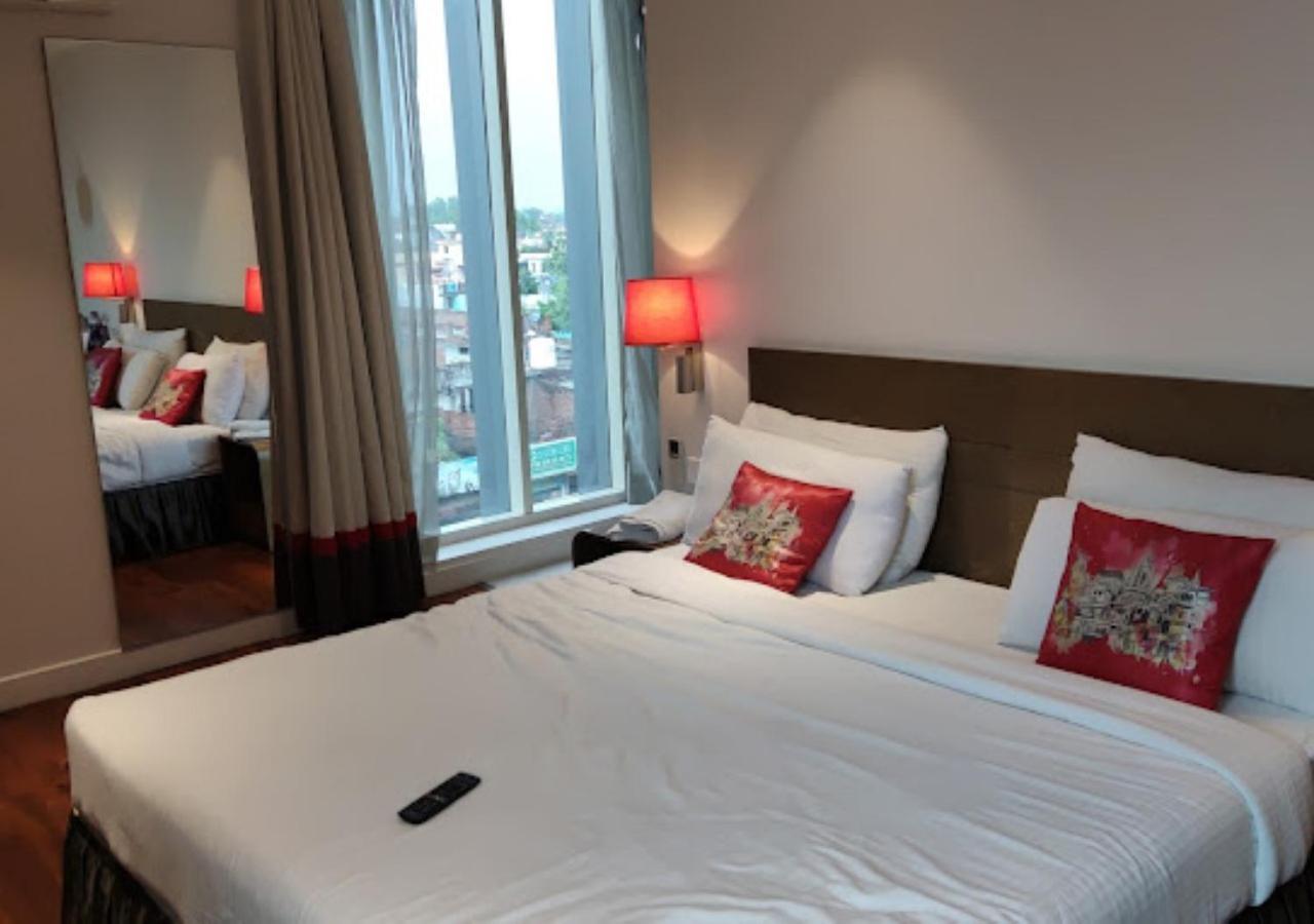 Hotel Le Lotus Grand Kakarmatha Exterior photo