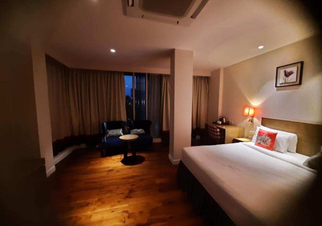 Hotel Le Lotus Grand Kakarmatha Exterior photo