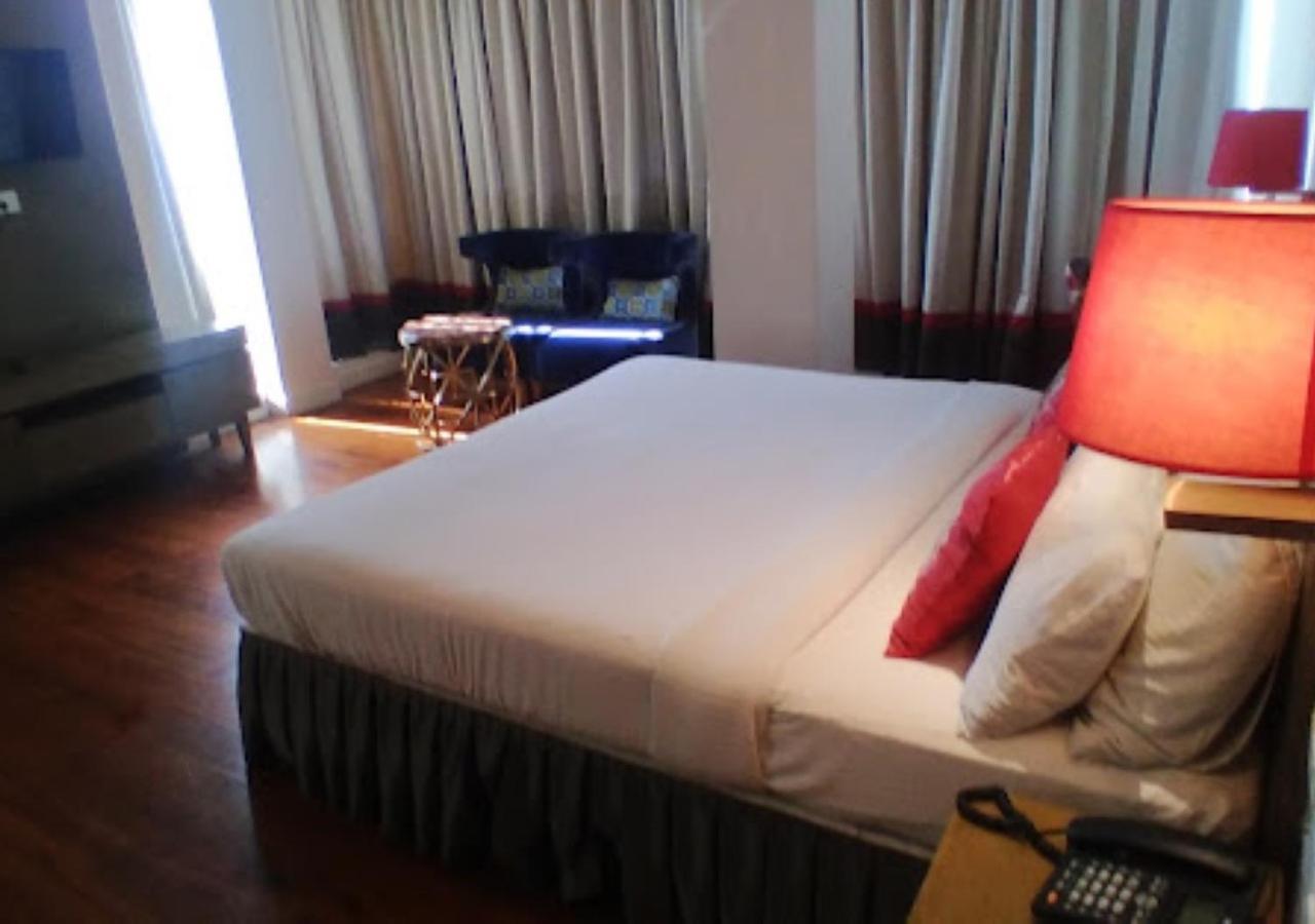 Hotel Le Lotus Grand Kakarmatha Exterior photo
