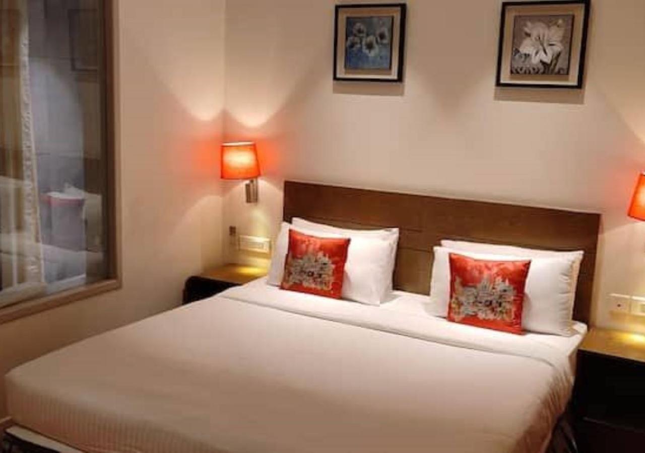 Hotel Le Lotus Grand Kakarmatha Exterior photo