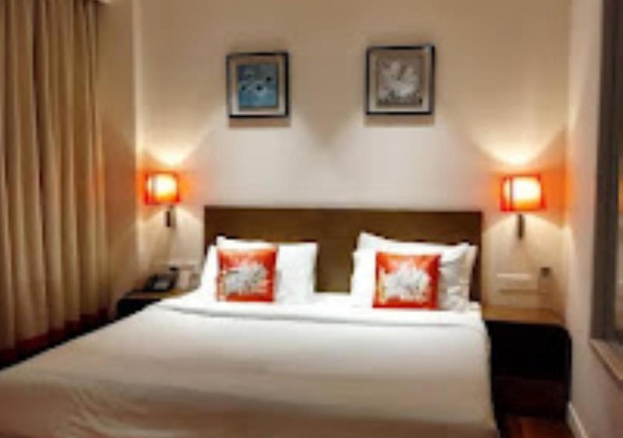 Hotel Le Lotus Grand Kakarmatha Exterior photo