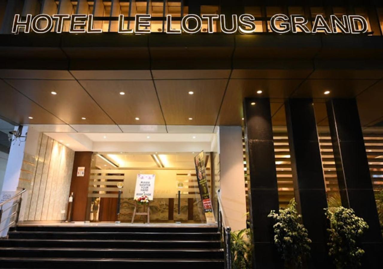 Hotel Le Lotus Grand Kakarmatha Exterior photo