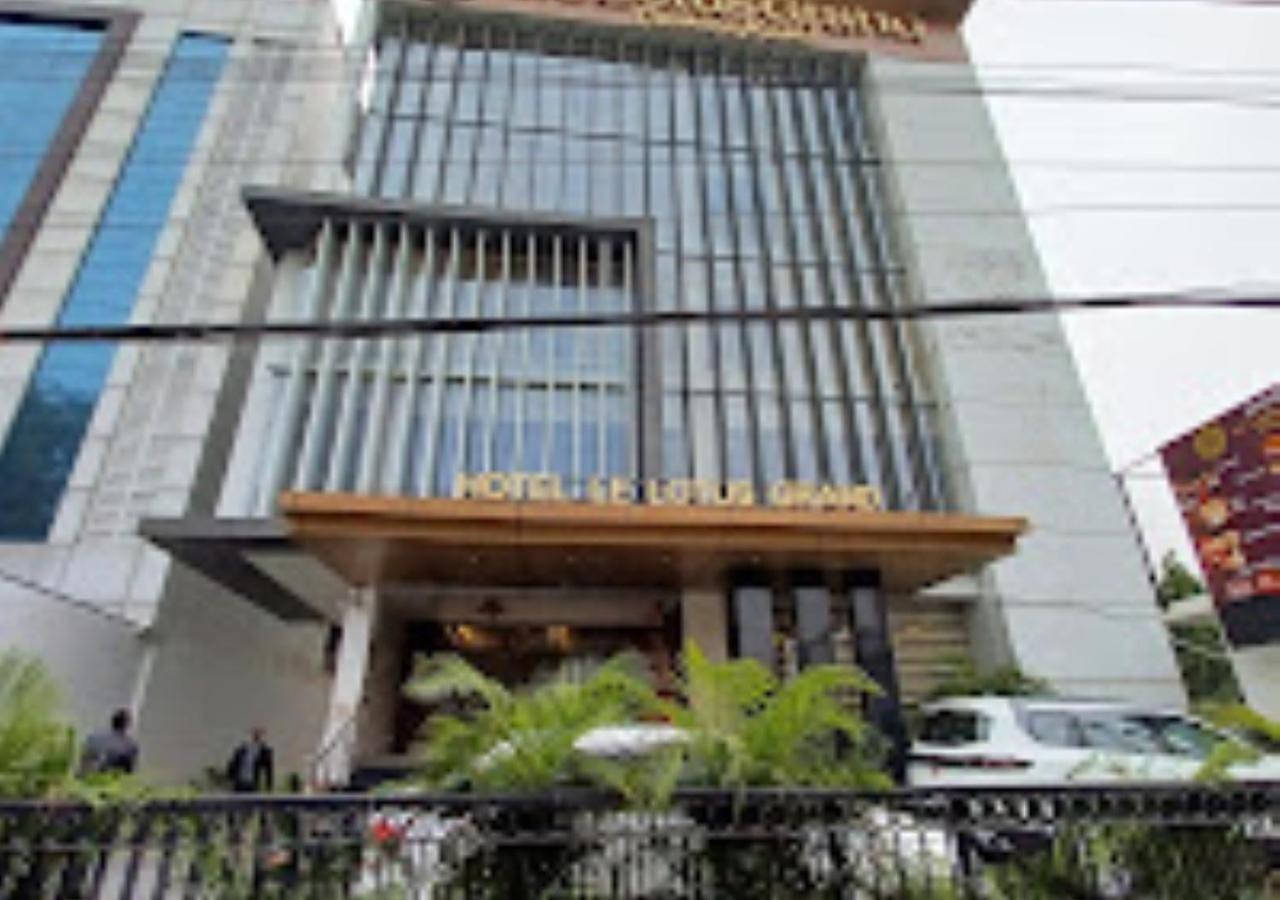 Hotel Le Lotus Grand Kakarmatha Exterior photo