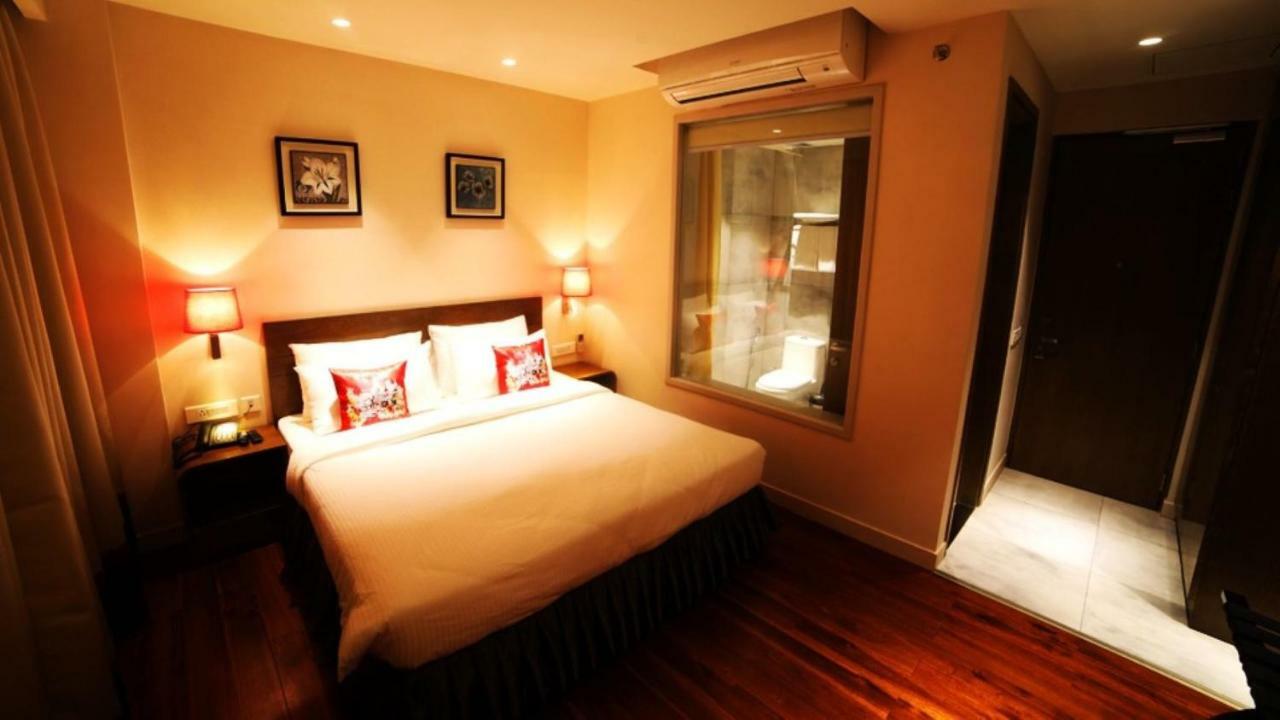 Hotel Le Lotus Grand Kakarmatha Exterior photo