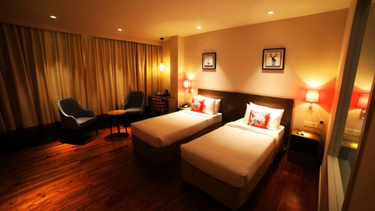 Hotel Le Lotus Grand Kakarmatha Exterior photo