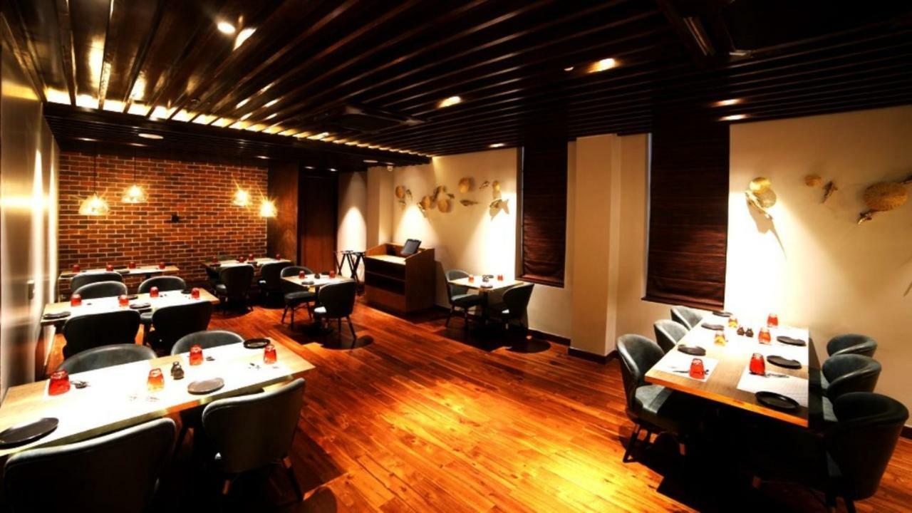 Hotel Le Lotus Grand Kakarmatha Exterior photo