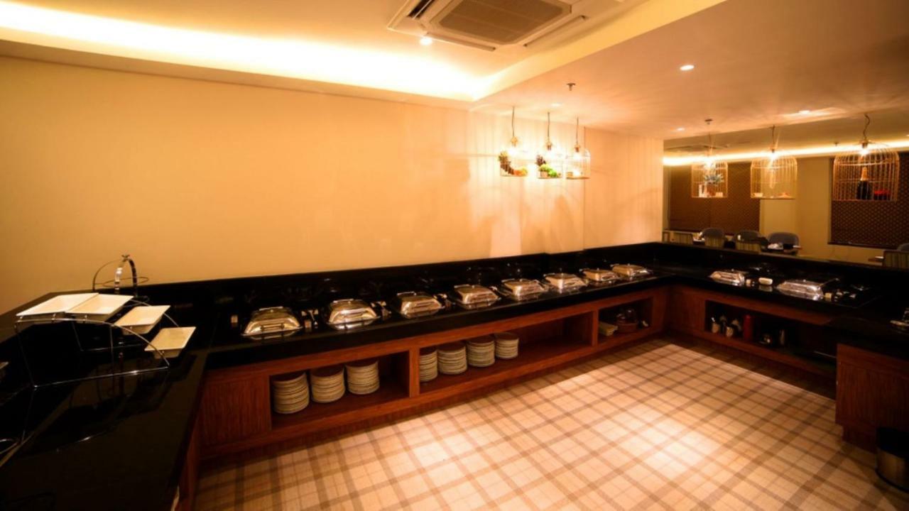 Hotel Le Lotus Grand Kakarmatha Exterior photo