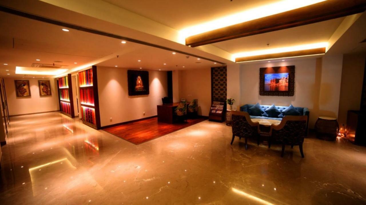 Hotel Le Lotus Grand Kakarmatha Exterior photo