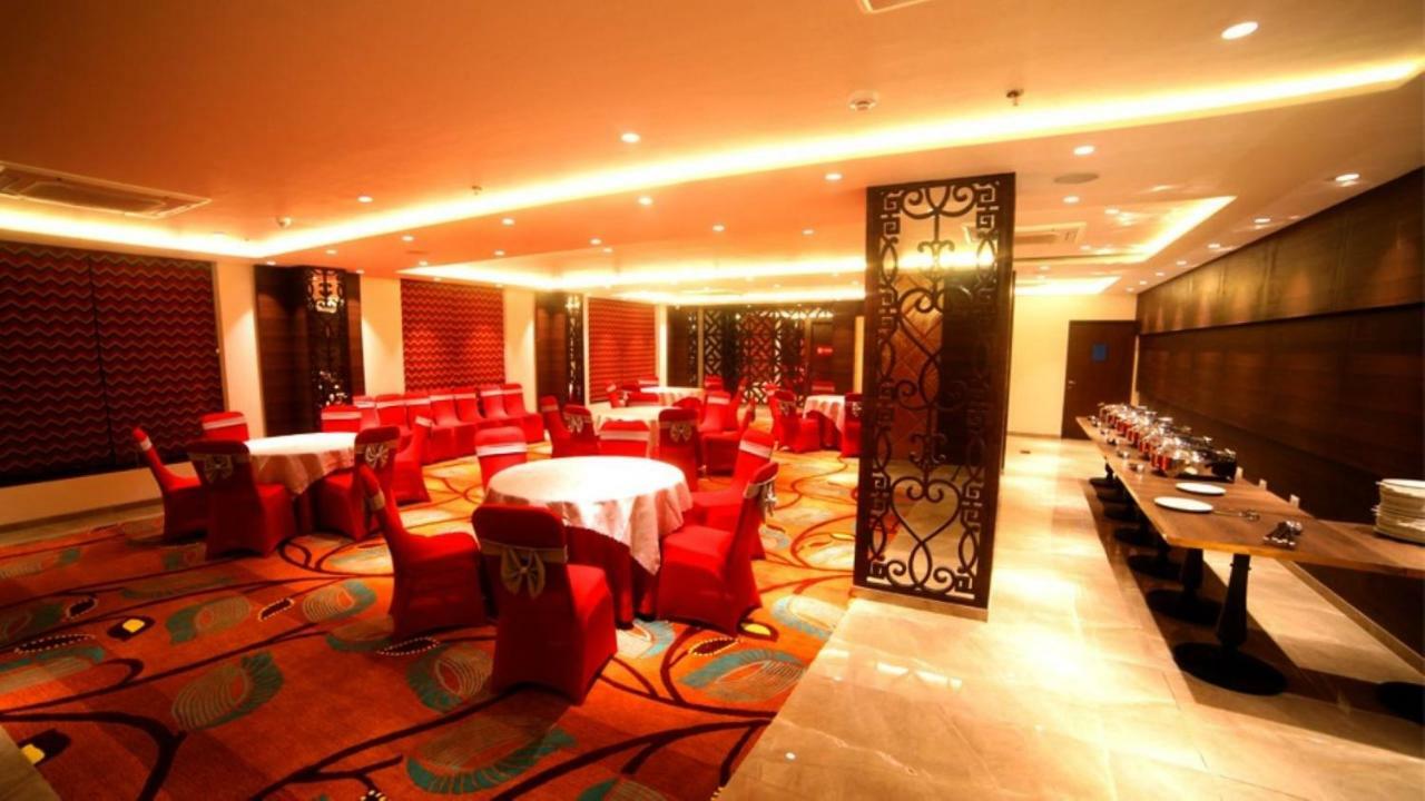 Hotel Le Lotus Grand Kakarmatha Exterior photo