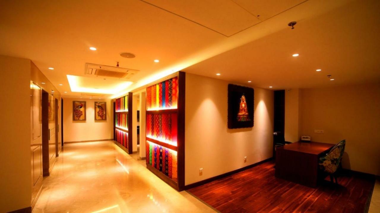 Hotel Le Lotus Grand Kakarmatha Exterior photo