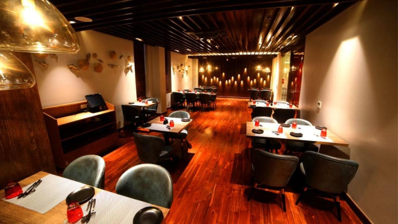 Hotel Le Lotus Grand Kakarmatha Exterior photo