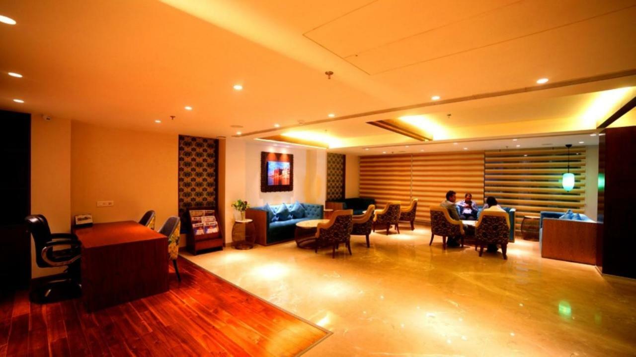 Hotel Le Lotus Grand Kakarmatha Exterior photo
