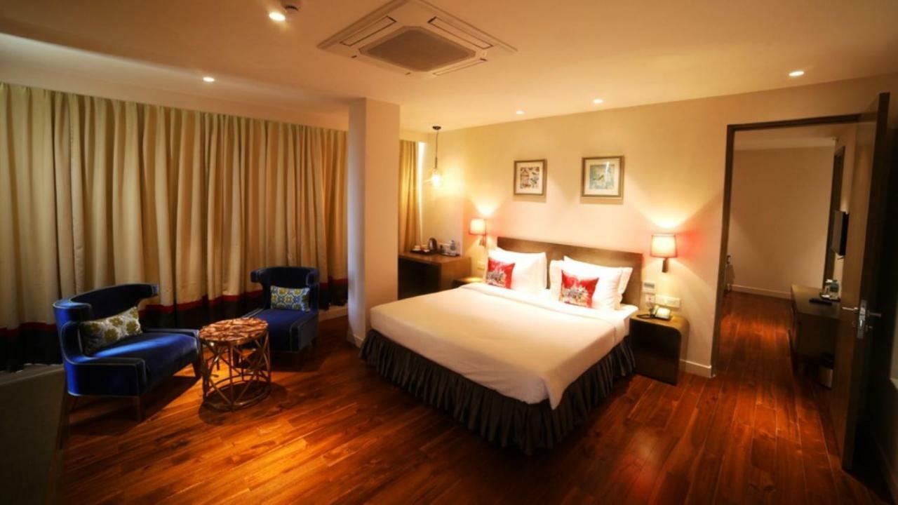 Hotel Le Lotus Grand Kakarmatha Exterior photo